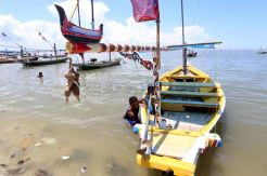 Nelayan Tradisional Pantai Kenjeran Terdampak Virus Corona