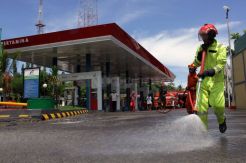 Pertamina MOR VII Semprotkan Cairan Disinfektan di SPBU