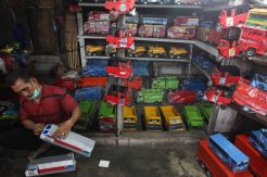 Dampak Corona, Omset Pedagang Mainan Kayu Menurun