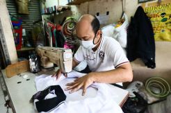 Merajut Rezeki di Tengah Wabah Corona