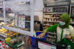 Minimarket di Bekasi Lakukan Pembatasan Sosial