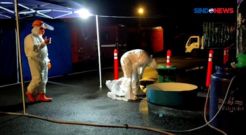 Ini Tahapan Dekontaminasi Petugas Ambulans Corona Saat Lepas APD
