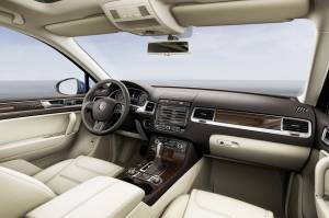 Touareg 2015 akan bertanding dengan Porsche Macan