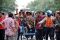 Disambut Istri dan Warga...
