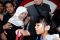 Fatin sapa penggemar...