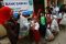 Siswa SD menabung sampah