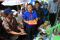 Menhut cicipi kue gemblong...