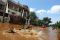 Bermain air banjir di...