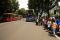 Libur, warga antre bus...