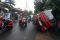 Jalan amblas, truk terperosok...