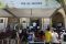 Fans tuan rumah berburu...
