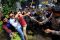 Demonstran Bentrok dengan...