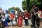 Ratusan Warga Antre...
