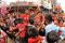 Ratusan Warga Berebut...
