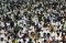 Ribuan Umat Muslim Salat...