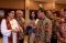 Dibalut Kebaya Putih,...