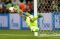 Aksi Claudio Bravo Gagalkan...