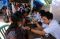 Tim Medis Berikan Bantuan...
