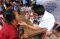 Tim Medis Berikan Bantuan...