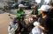 Relawan Bagikan Masker...