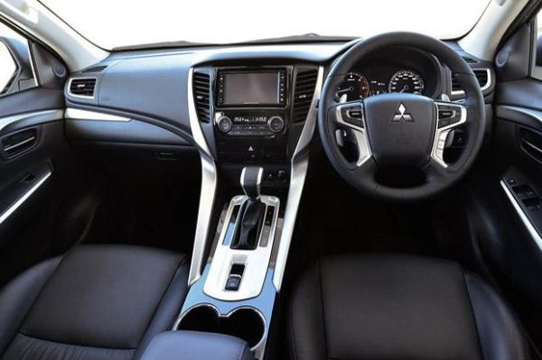 interior Pajero