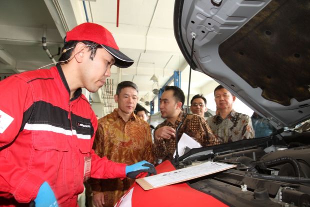 Ikut Service Caravan, Mobil Mitsubishi Anda Langsung Ditangani Mekanik Jepang