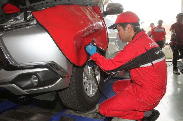Ikut Service Caravan, Mobil Mitsubishi Anda Langsung Ditangani Mekanik Jepang