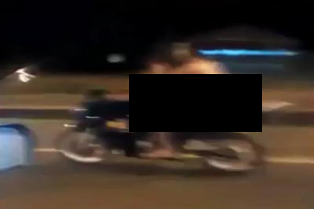 Ngebut! Pasangan ini Bercinta di Atas Motor Sport