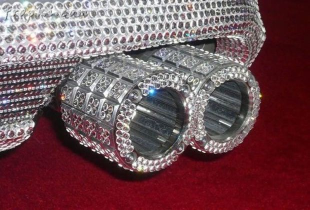 Misteri di Balik Mobil Berlapis Butiran Berlian dan Kerajaan Arab