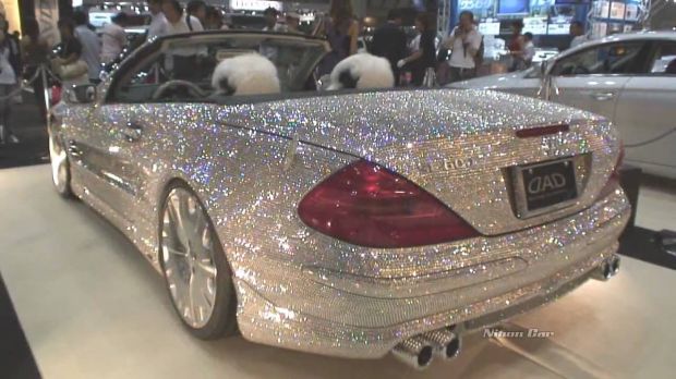 Misteri di Balik Mobil Berlapis Butiran Berlian dan Kerajaan Arab