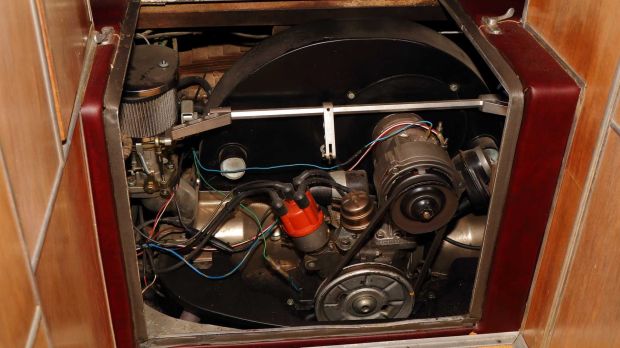 Berpenampilan Bus VW Vintage, Mobil Van Ini Ditenagai Porsche