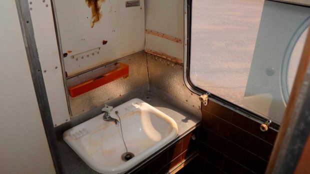 Berpenampilan Bus VW Vintage, Mobil Van Ini Ditenagai Porsche