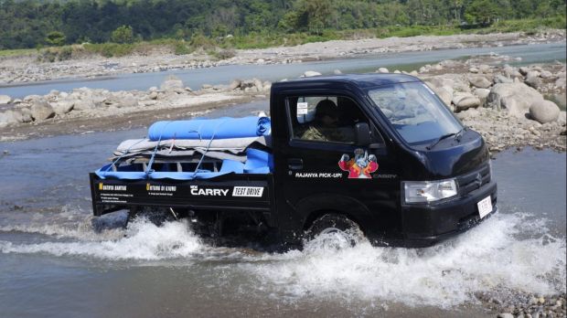 Tenaga & Kelincahan New Carry Pick Up Terobos 60 Km Medan Ekstrem Makassar