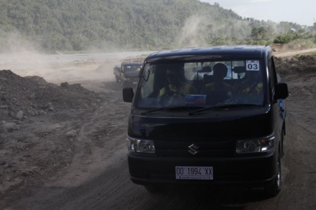 Tenaga & Kelincahan New Carry Pick Up Terobos 60 Km Medan Ekstrem Makassar