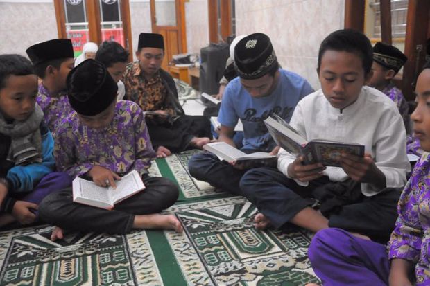 Kisah Mbak Jumini Bina Generasi Islam Cinta Alquran dan Masjid