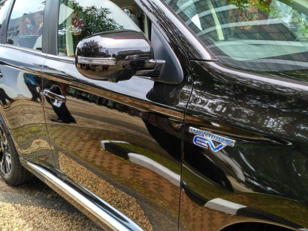 Menperin: Mitsubishi Outlander PHEV Ideal Jadi EV di Indonesia