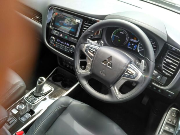 Menperin: Mitsubishi Outlander PHEV Ideal Jadi EV di Indonesia