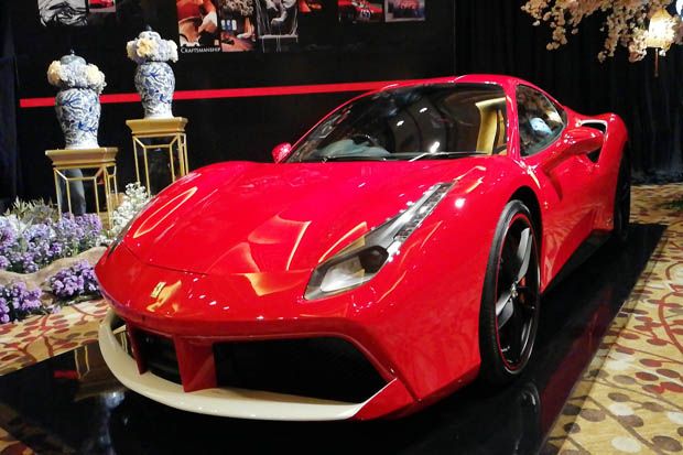 Seksinya Ferrari Tailor-Made 2017 California T dan 488 GTB