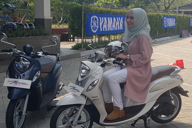 Yamaha New Fino 125 Blue Core Nyaman untuk Wanita Berhijab