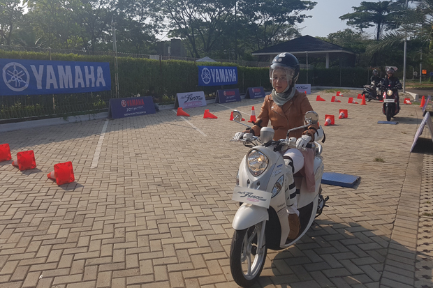Yamaha New Fino 125 Blue Core Nyaman untuk Wanita Berhijab