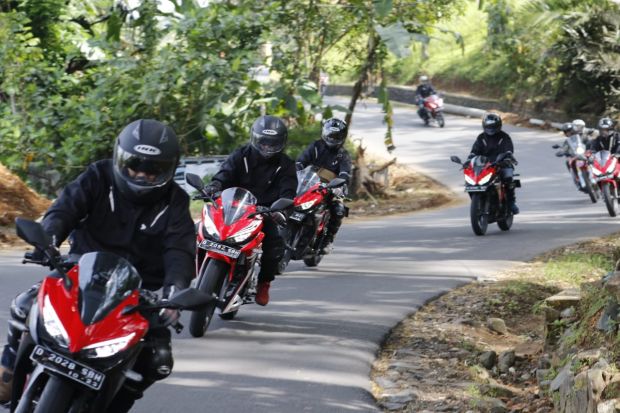 Aksi Riding Presdir AHM Memukau Peserta Honda Bikers Day 2018
