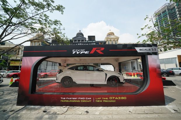 Honda Civic Type R Mulai Diserahkan ke Penggila Mobil Sport di Indonesia