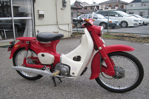 Honda Super Cub dan Yamaha U5 Bagai Pinang Dibelah Dua