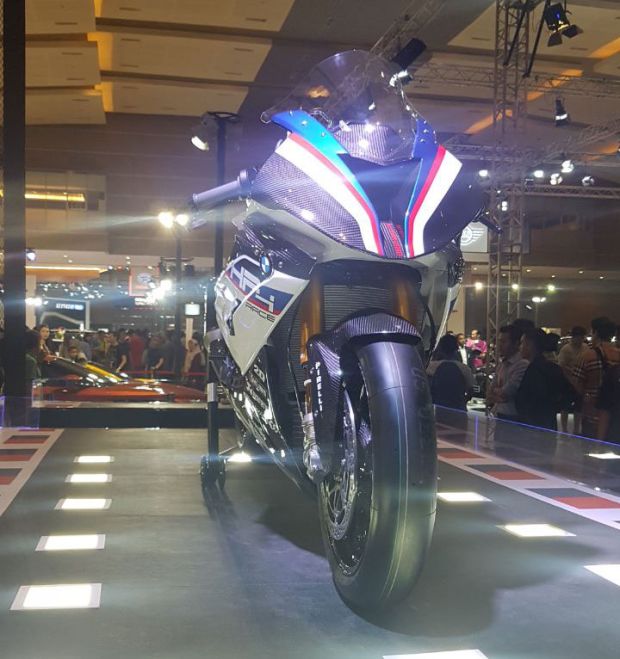 Dibuat Cuma 750 Motor, BMW HP4 Race Kejutkan IIMS 2018