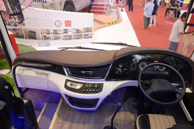 Hino Bus RM 380 Calon Jawara Lintas Jawa dan Sumatera