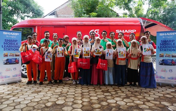 Edukasi Lingkungan, Sharp Indonesia Sambangi Siswa SDIT di Jember