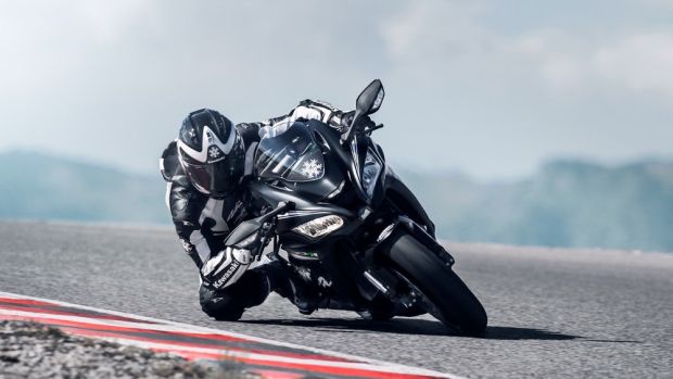 Berkecepatan Jet Tempur, Kawasaki Perkenalkan Ninja ZX-10RR