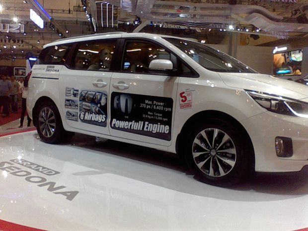 Injak Usia 17 Tahun, Barisan Mobil KIA Tampil Menggoda di GIIAS 2017