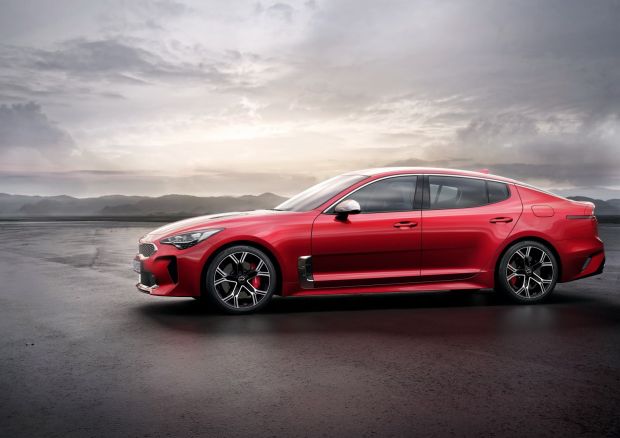 Kia Stinger Siap Gertak Sedan Sport Jepang dan Eropa
