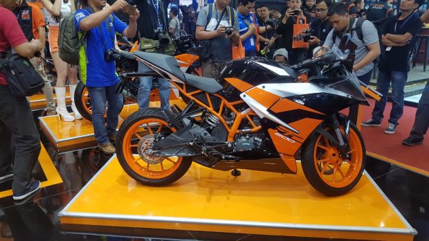 KTM RC200 Meluncur, Tagged Line Black in Black Diumumkan